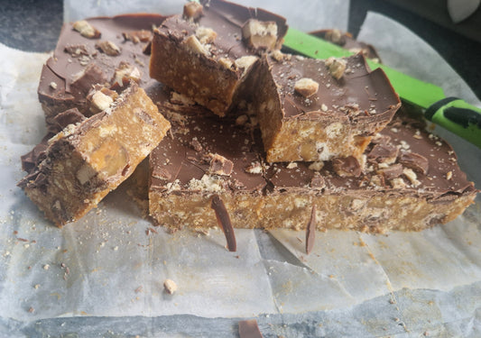 Chocolate Caramel Slice – Twix Style Traybake